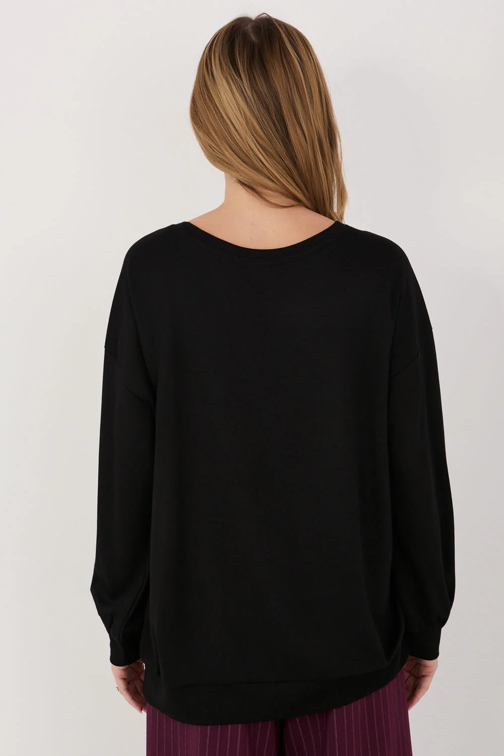 Sweatshirt noir brodé – Image 3