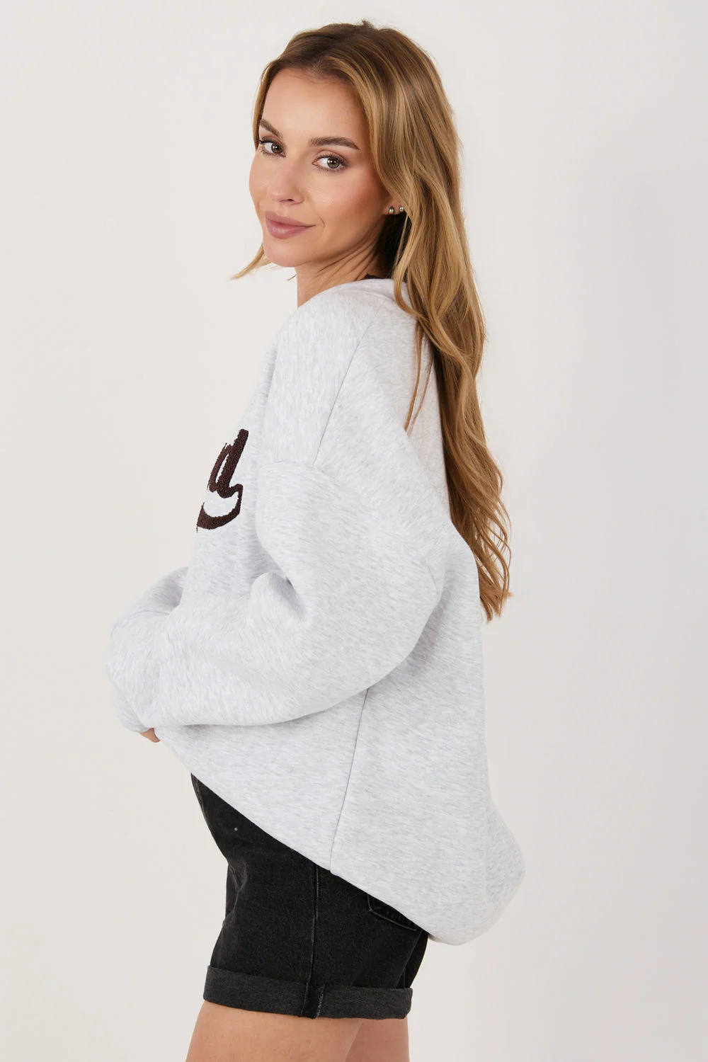Sweatshirt gris brodé – Image 2
