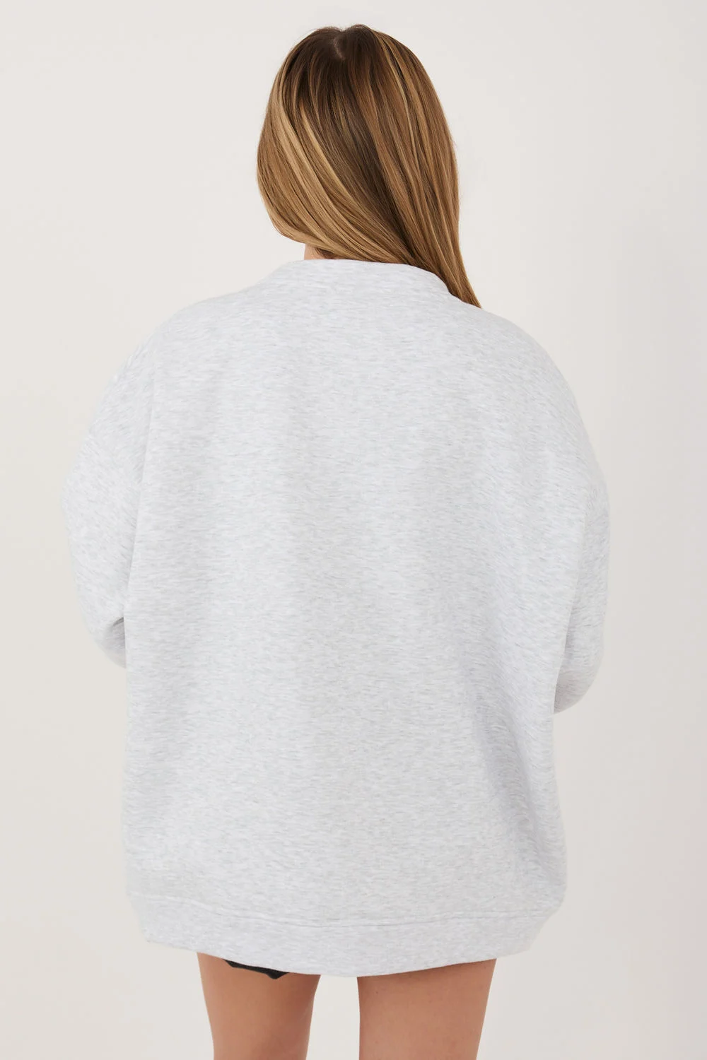 Sweatshirt gris brodé – Image 3