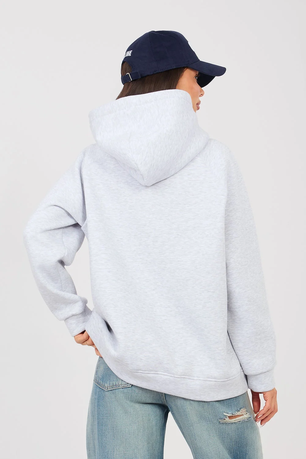 Sweatshirt à capuche gris brodé – Image 3