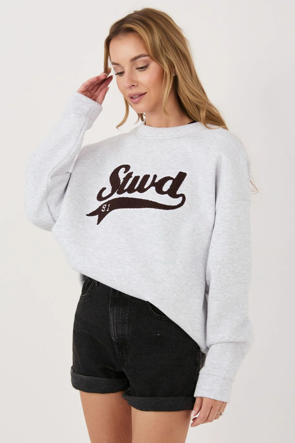 Sweatshirt gris brodé – Image 4