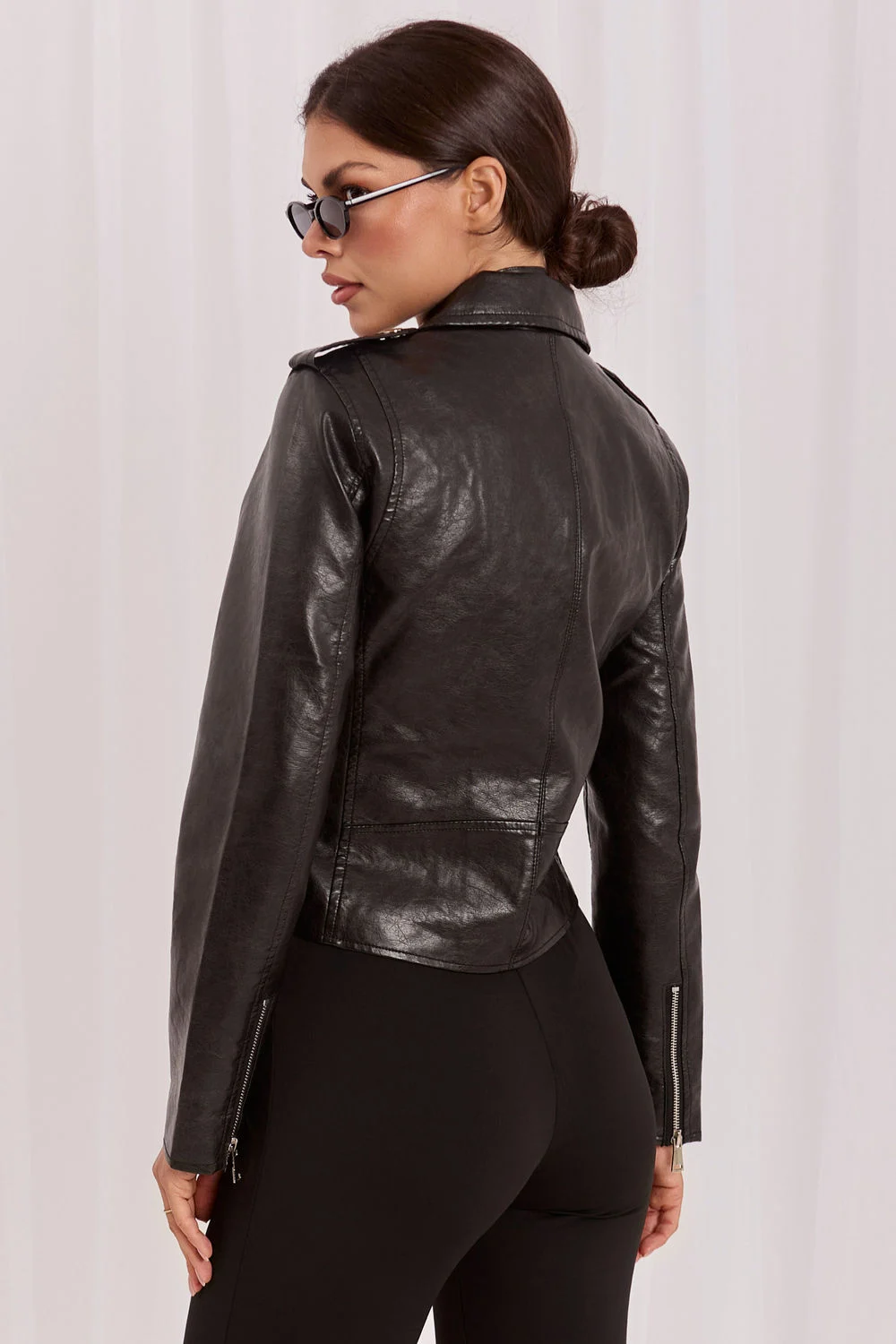 Veste à coupe ajustée noire – Image 3