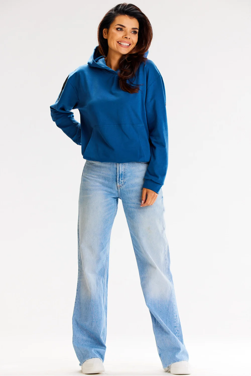 Sweatshirt à capuche bleu – Image 2