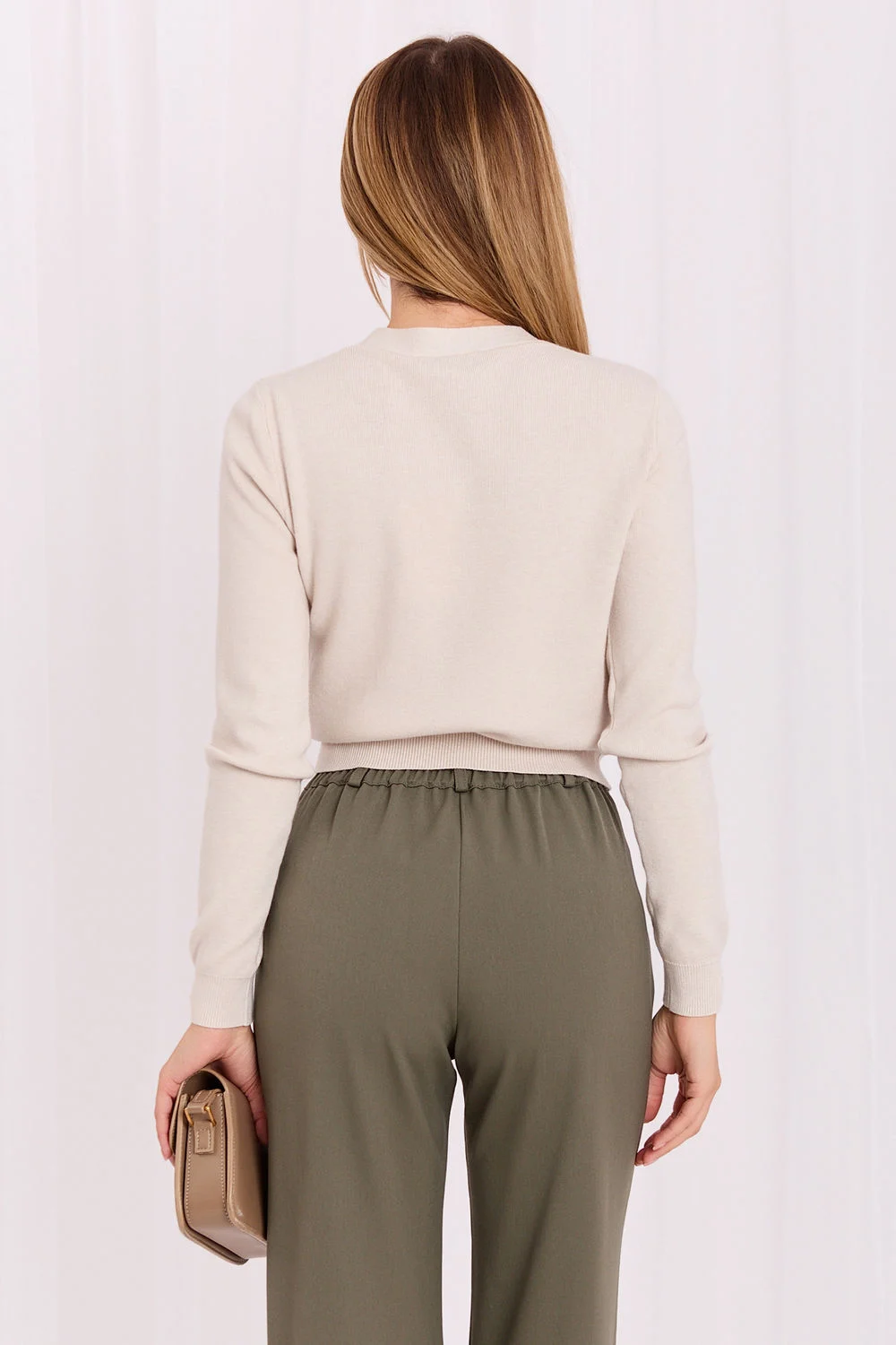 Cardigan beige décolleté en V – Image 3