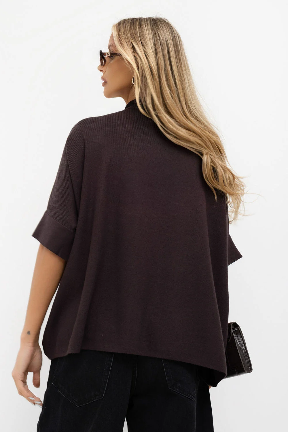 Pull à manches courtes oversize brun – Image 3
