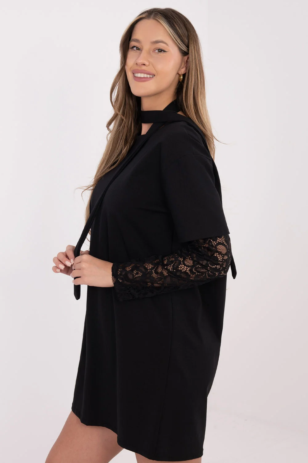 Robe courte noire en dentelle – Image 2