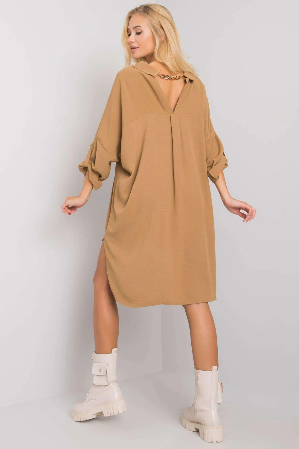 Robe chemise beige fendue – Image 3