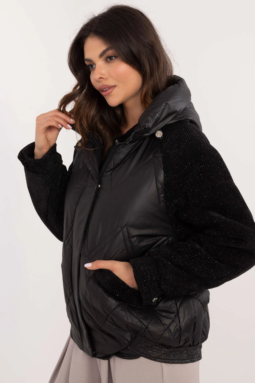 Veste matelassé noire à capuche – Image 2
