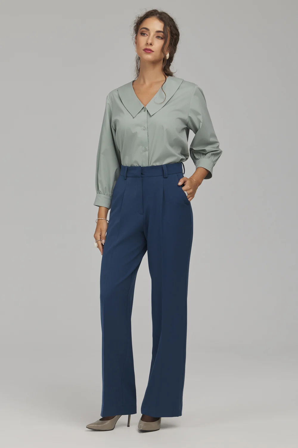 Chemise col en V verte oversize – Image 2