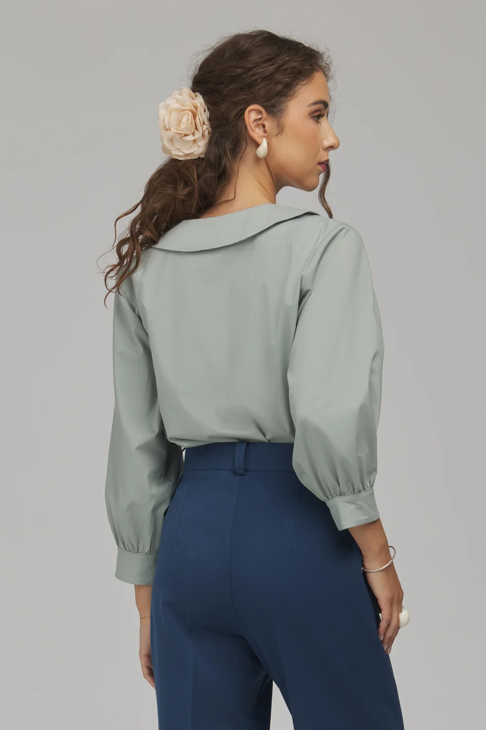 Chemise col en V verte oversize – Image 3