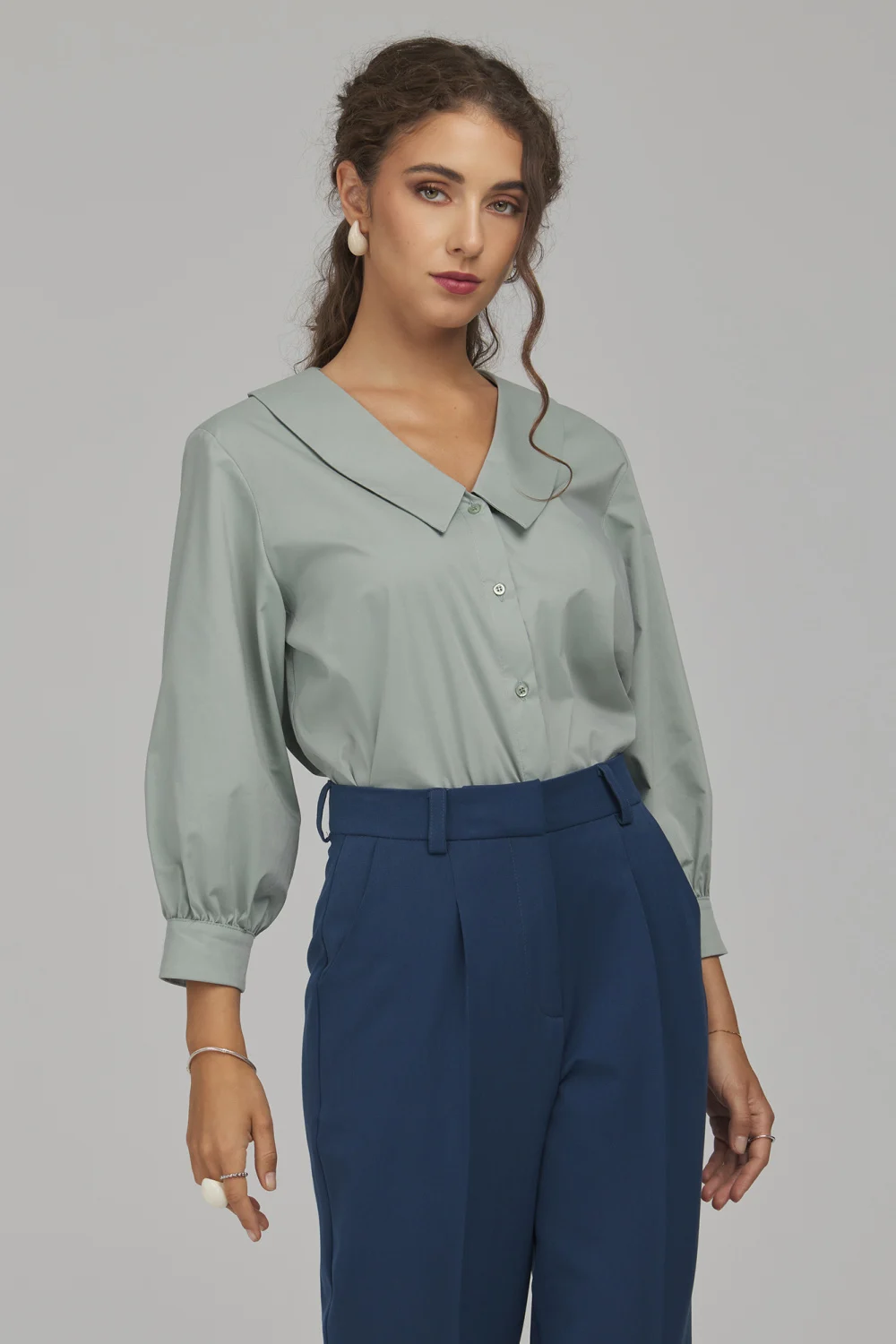 Chemise col en V verte oversize – Image 4