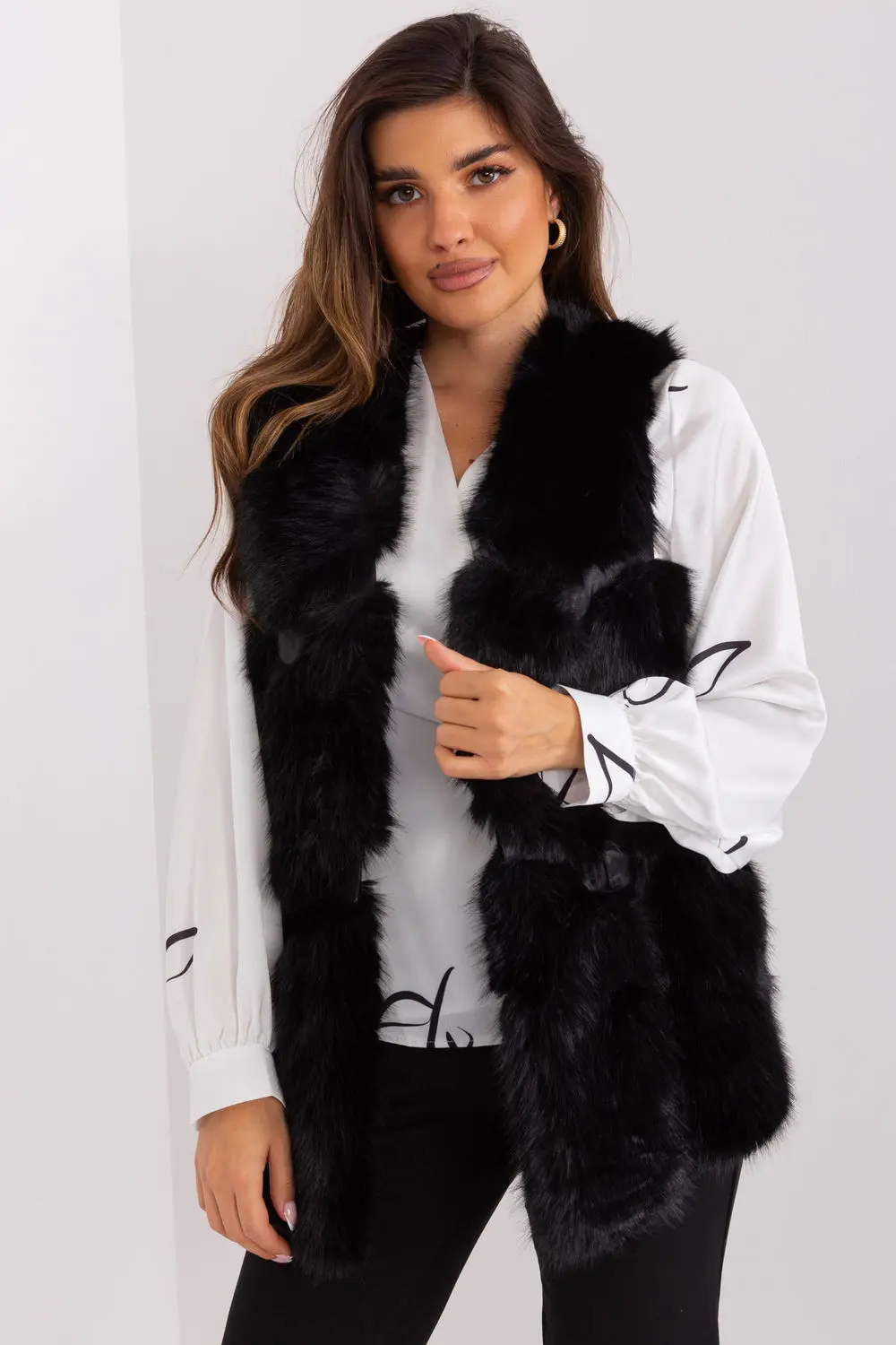 Gilet en fausse fourrure noir à capuche