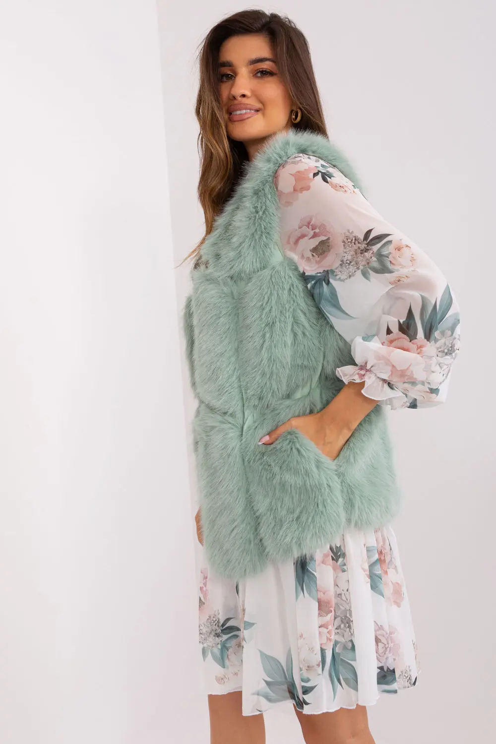 Gilet en fausse fourrure vert à capuche – Image 2