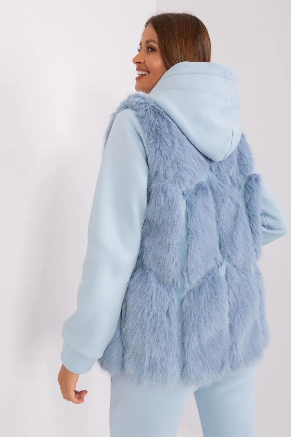 Gilet en fausse fourrure bleu à capuche – Image 3