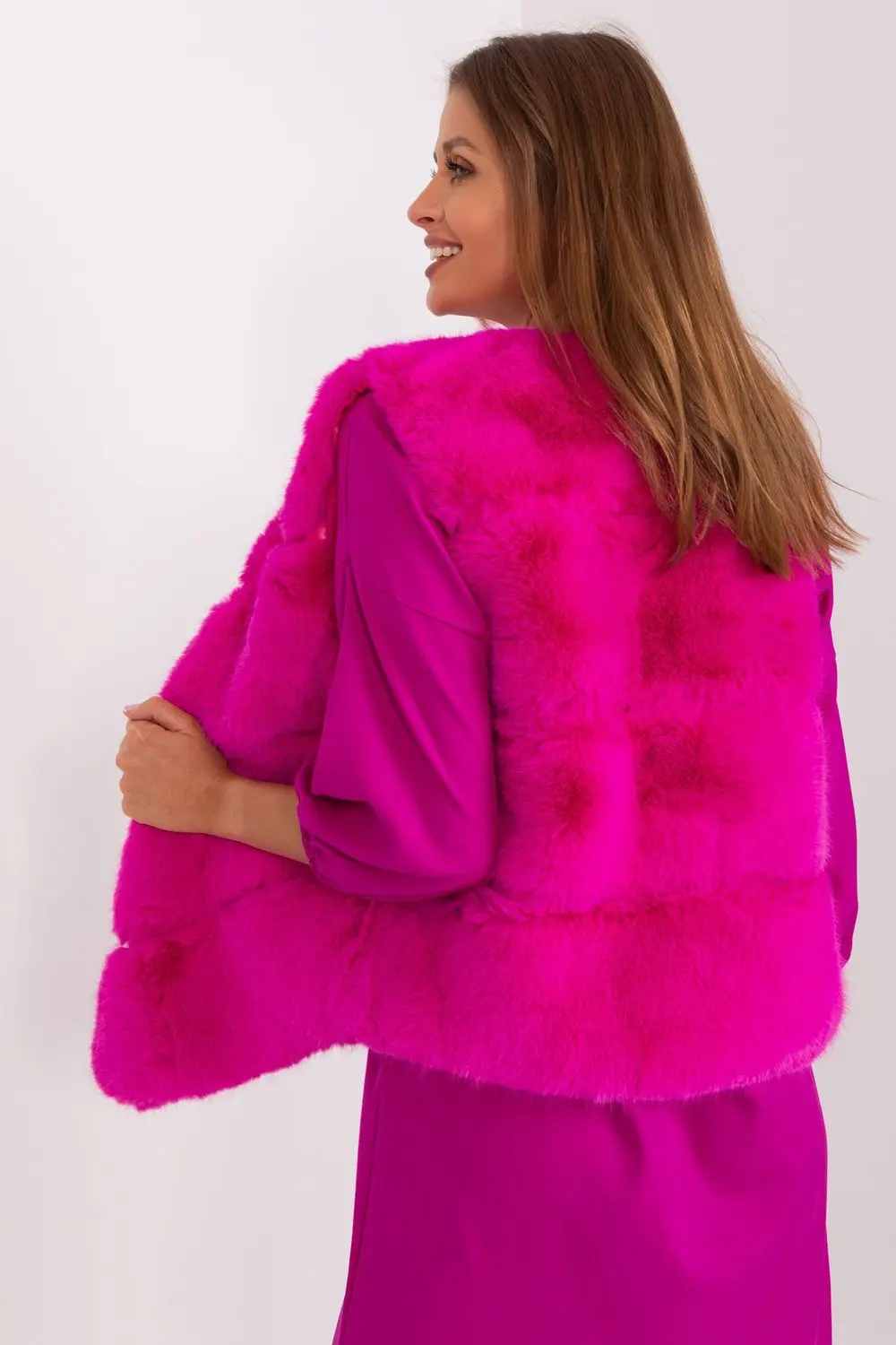 Gilet en fausse fourrure rose – Image 3