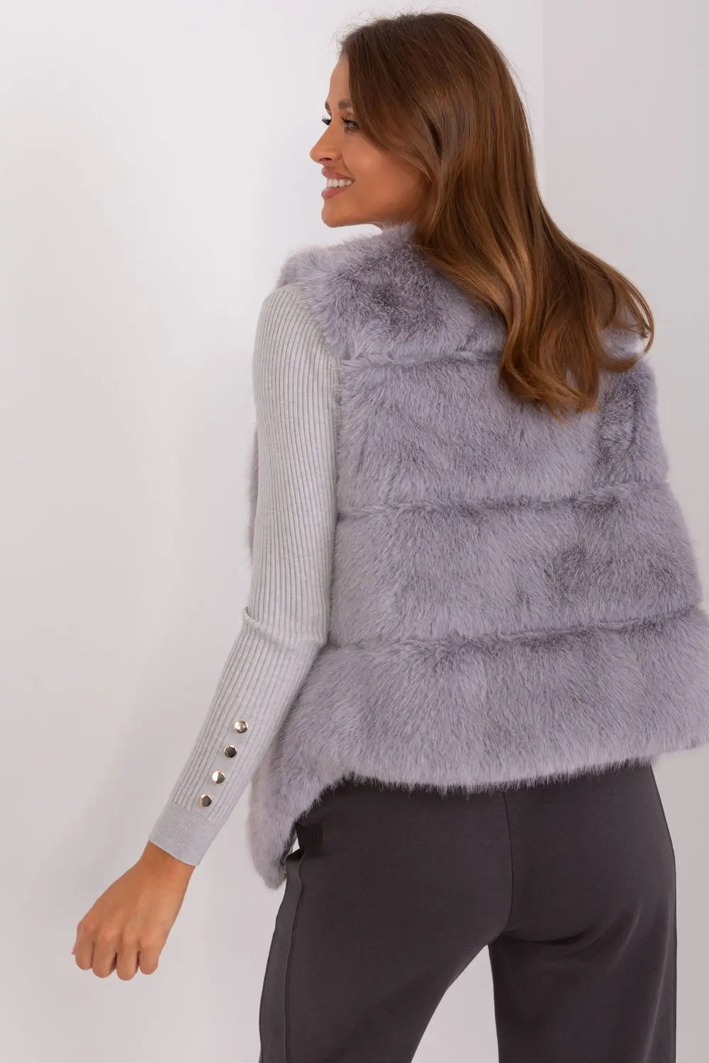 Gilet en fausse fourrure gris – Image 3