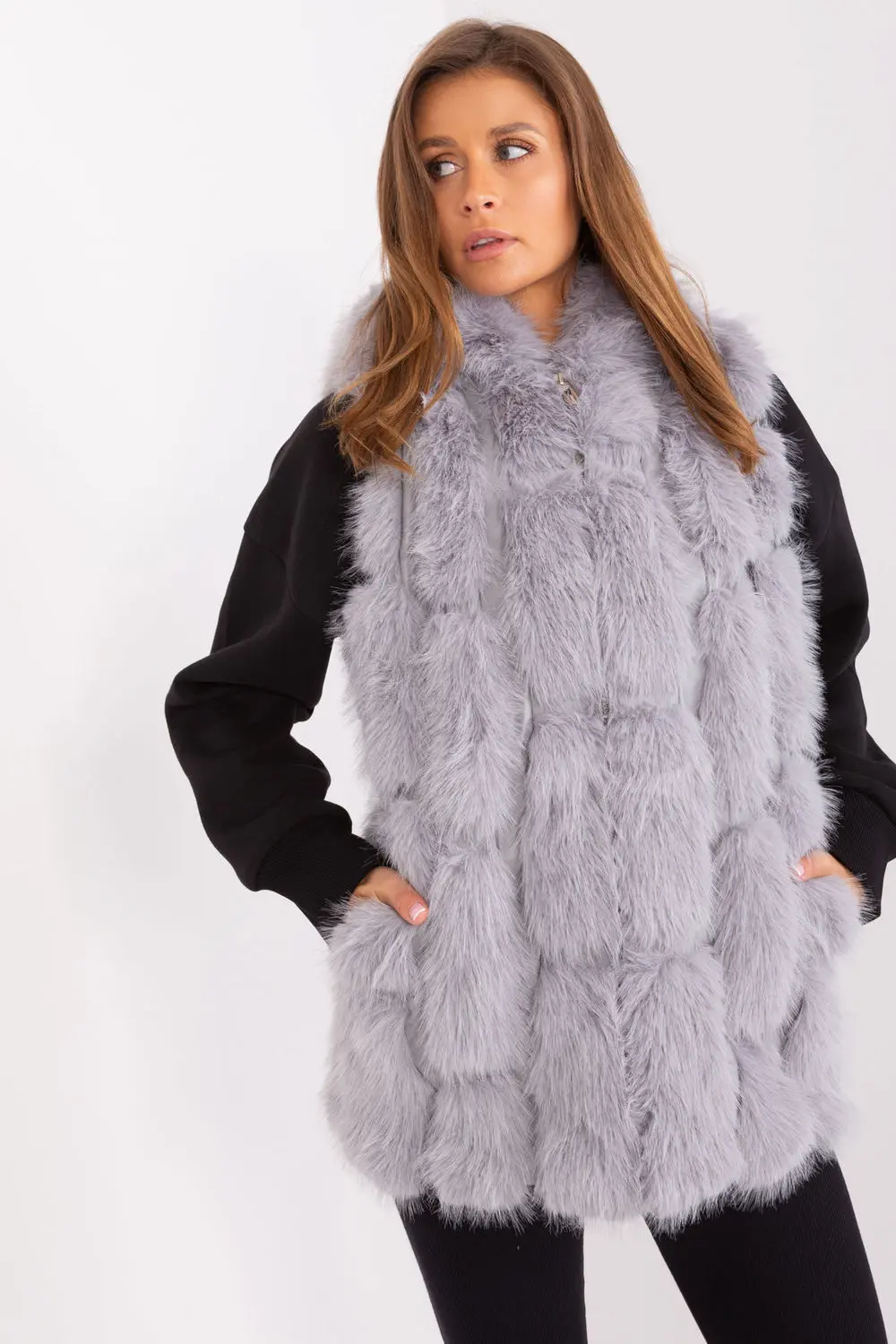 Gilet en fausse fourrure gris à capuche