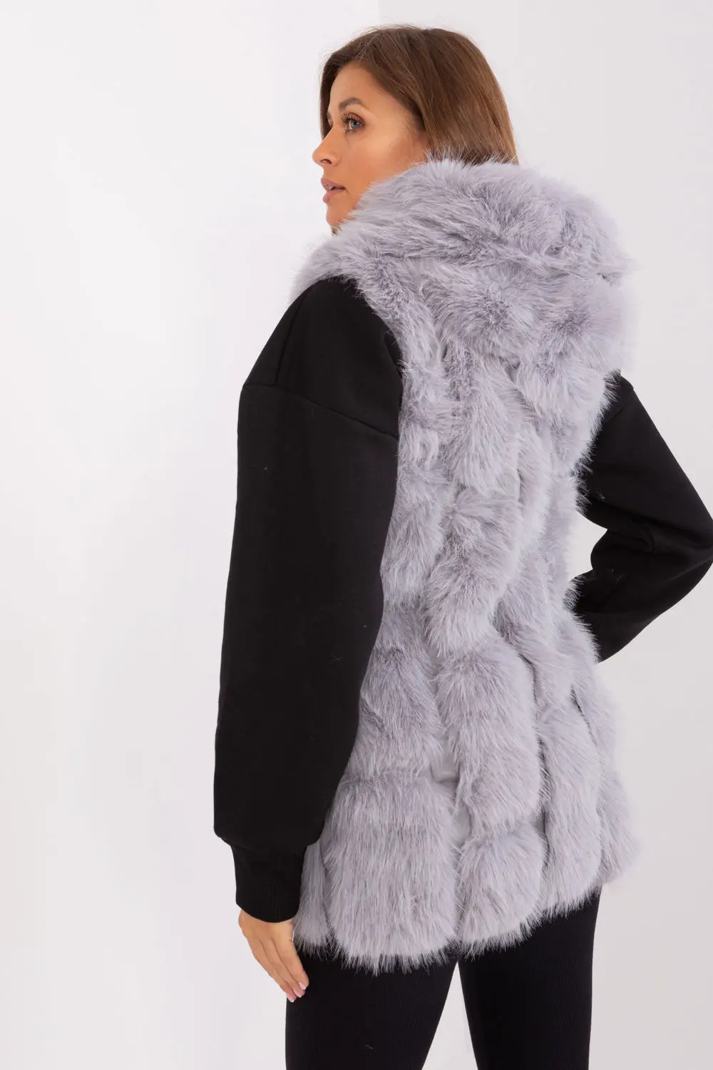 Gilet en fausse fourrure gris à capuche – Image 3