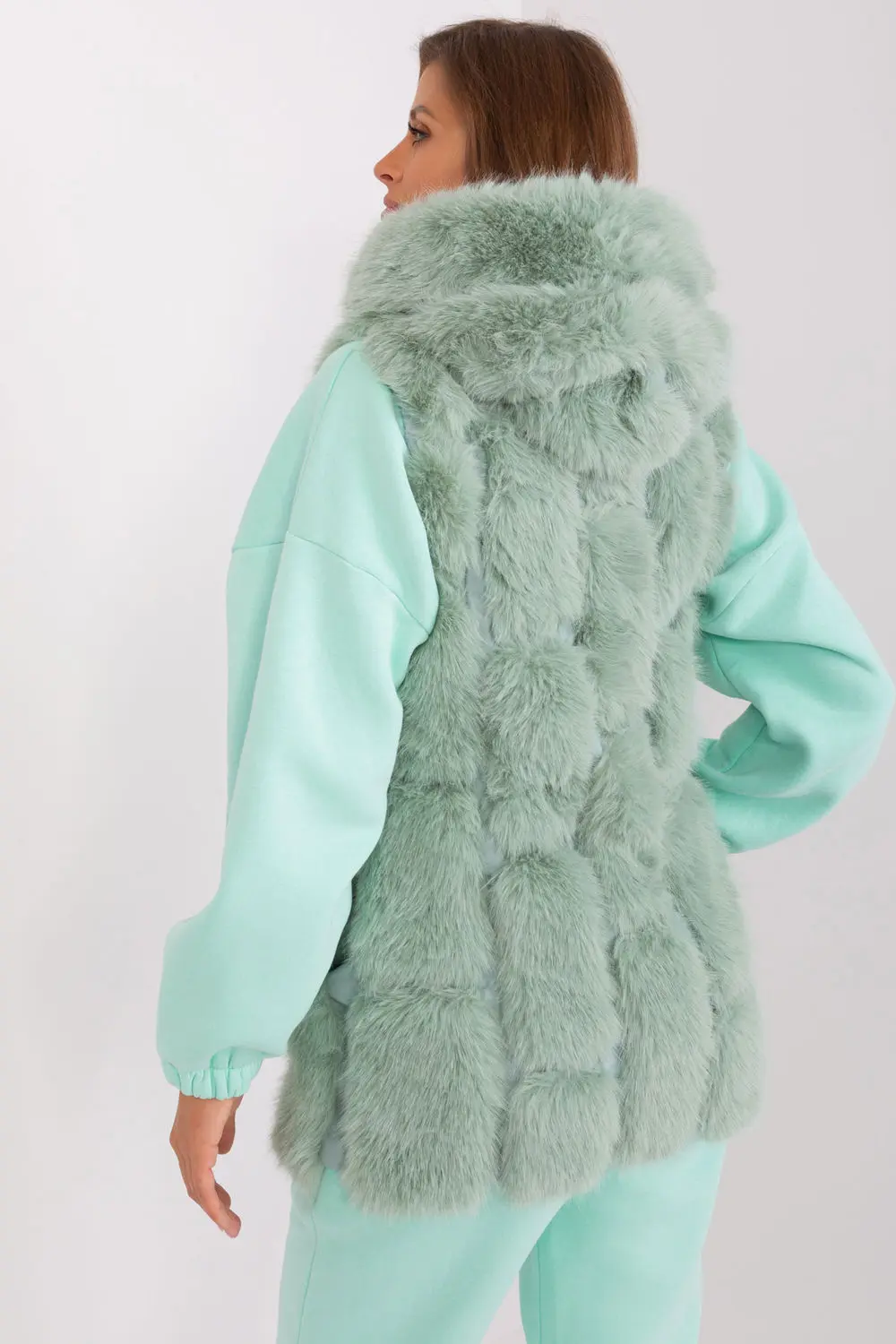 Gilet en fausse fourrure vert à capuche – Image 3