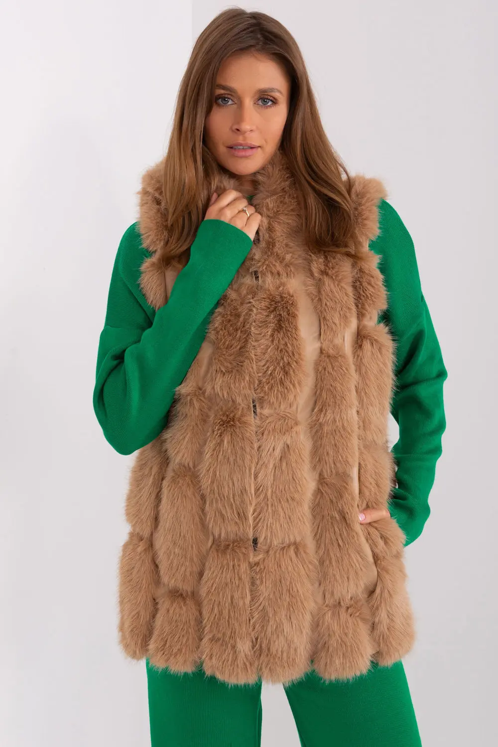Gilet en fausse fourrure brun à capuche