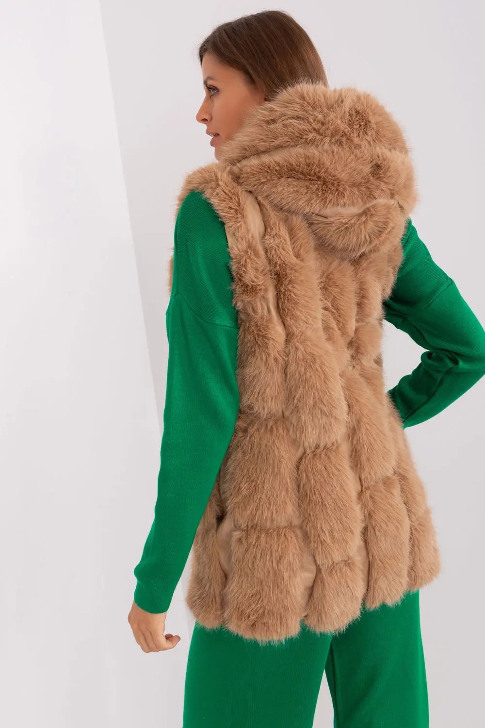 Gilet en fausse fourrure brun à capuche – Image 3