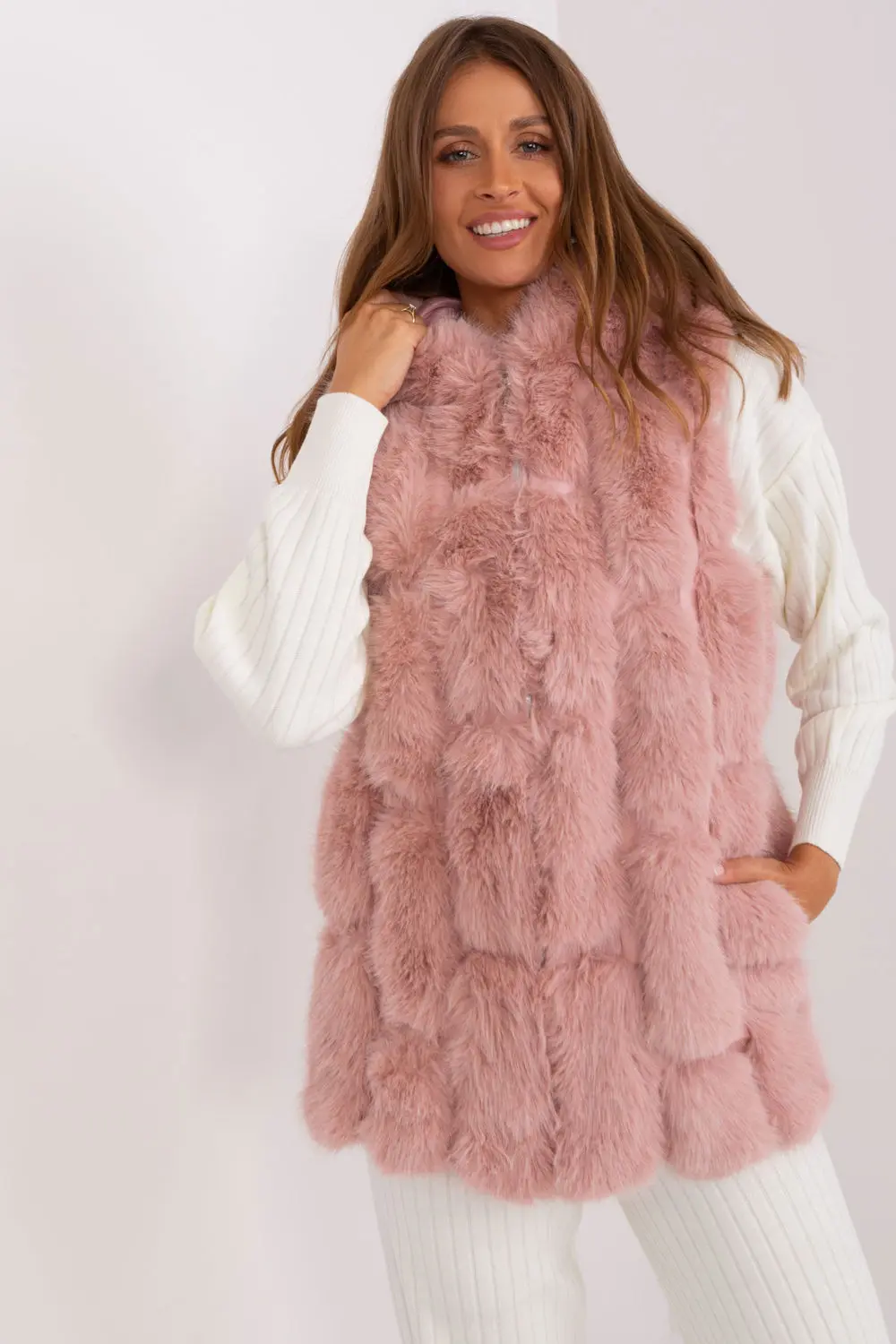 Gilet en fausse fourrure rose à capuche