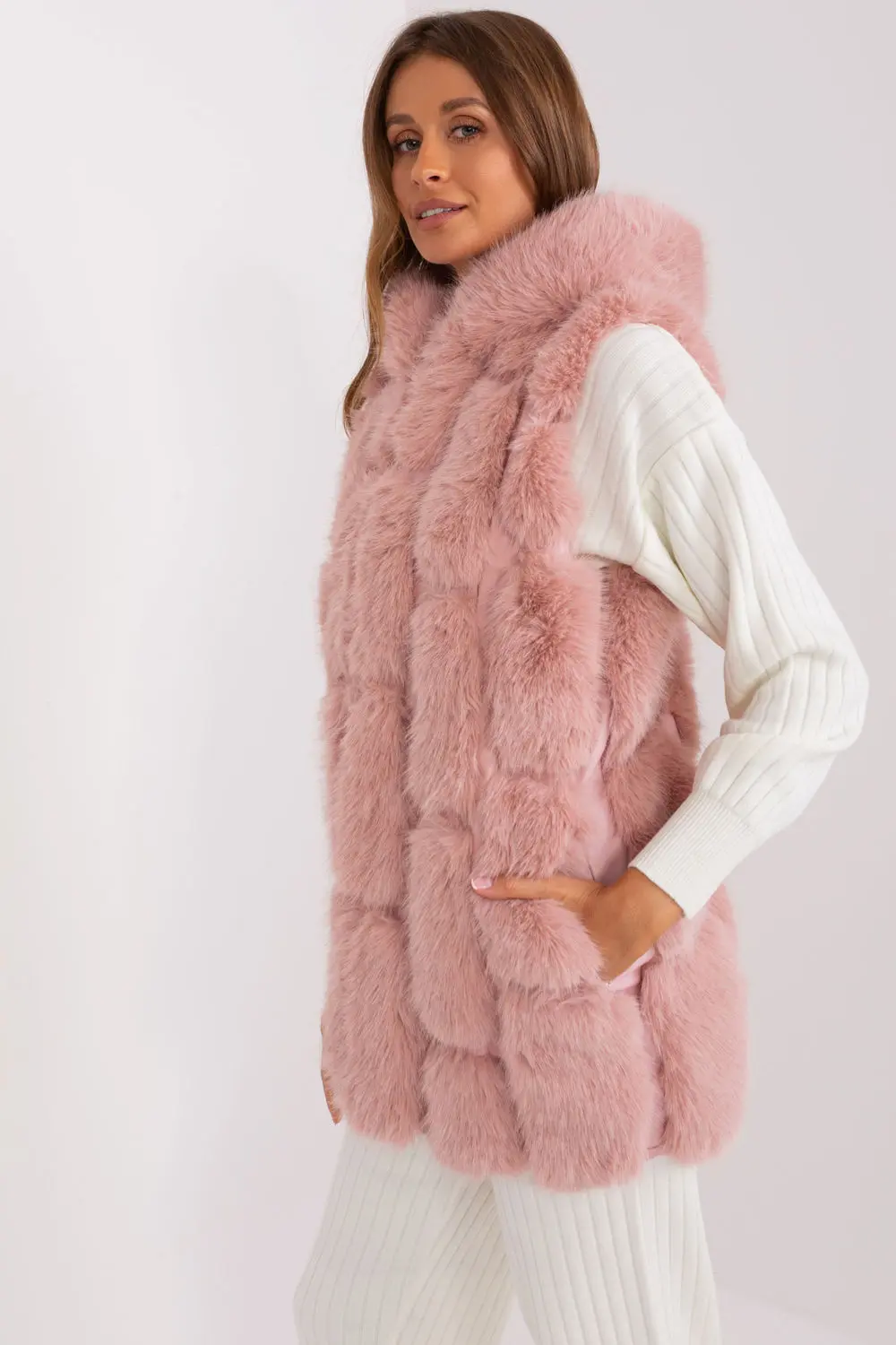 Gilet en fausse fourrure rose à capuche – Image 2