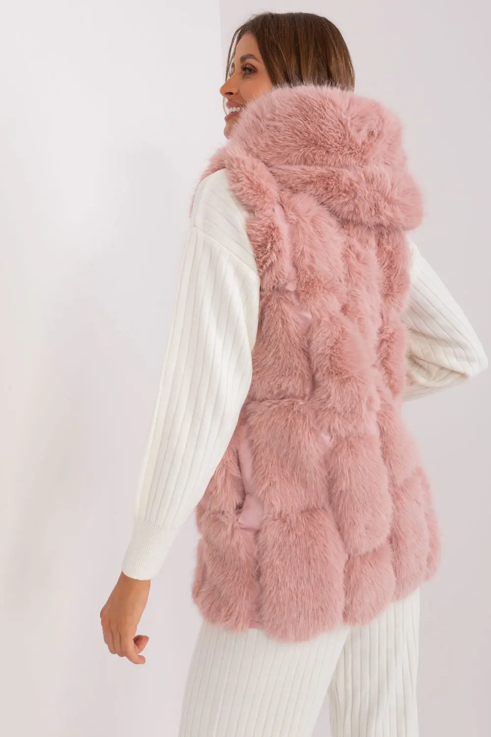 Gilet en fausse fourrure rose à capuche – Image 3