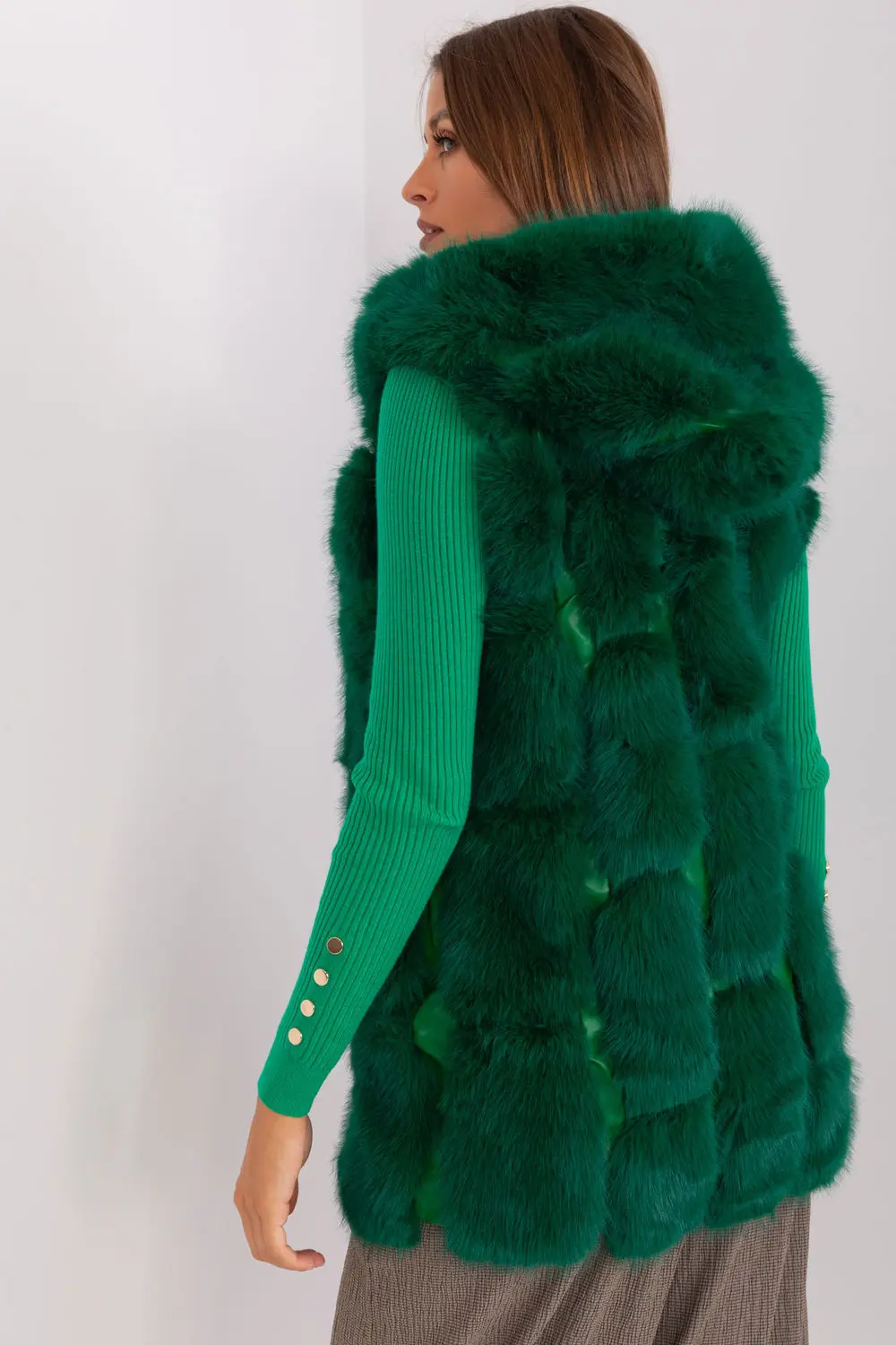 Gilet en fausse fourrure vert à capuche – Image 3