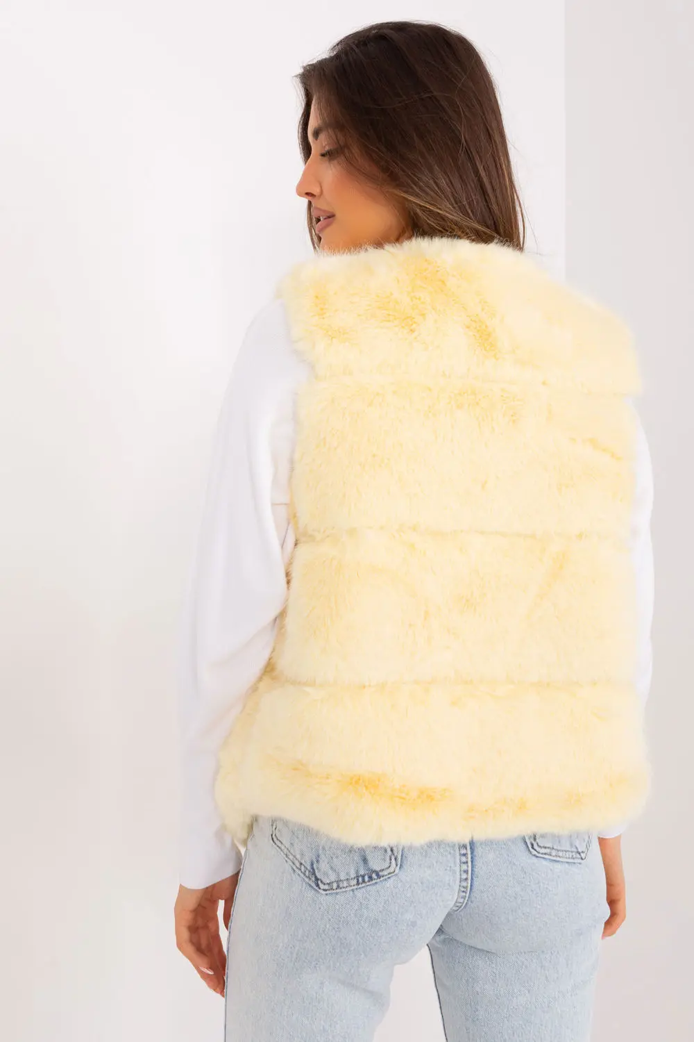 Gilet en fausse fourrure jaune – Image 3