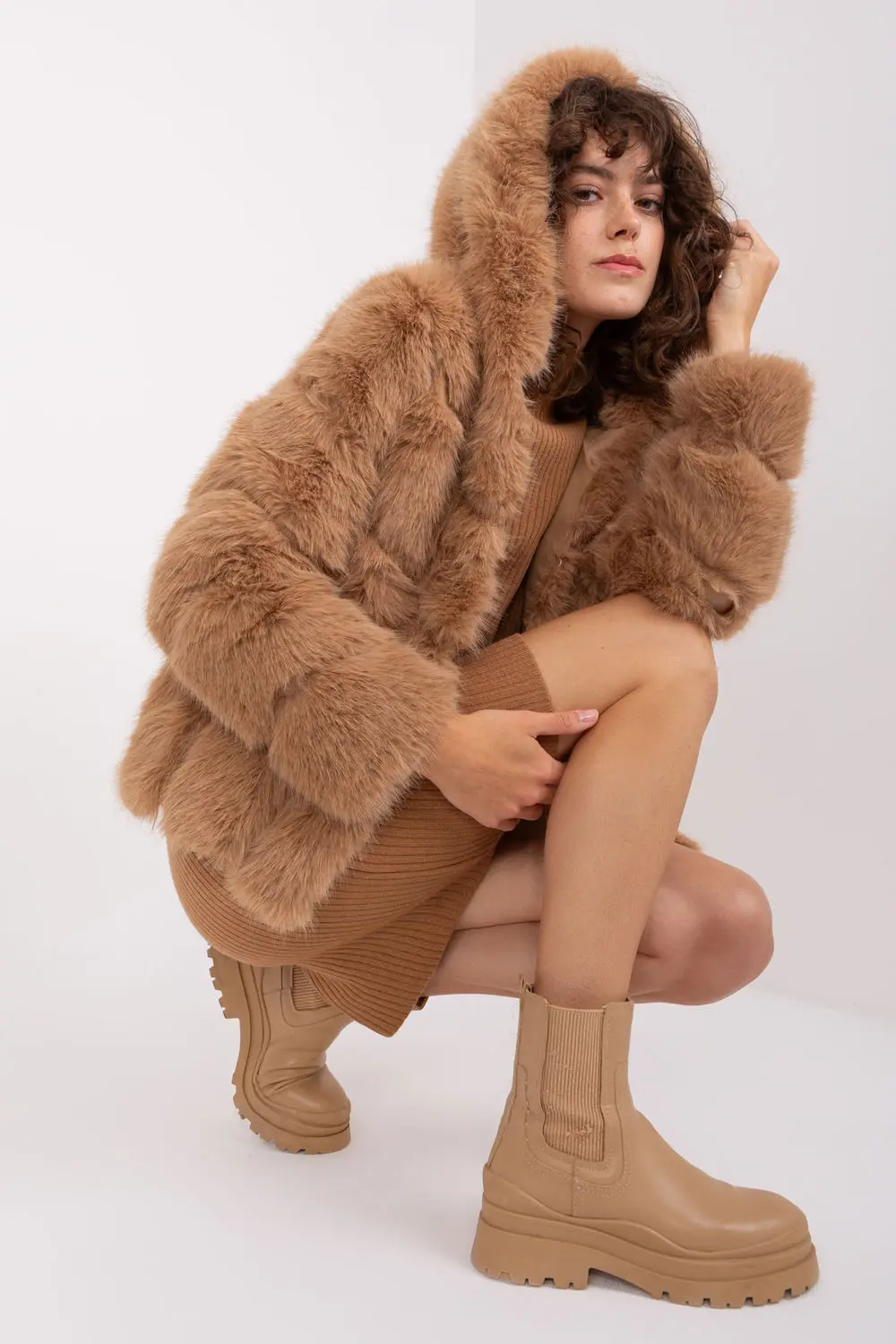 Veste en fausse fourrure brune à capuche