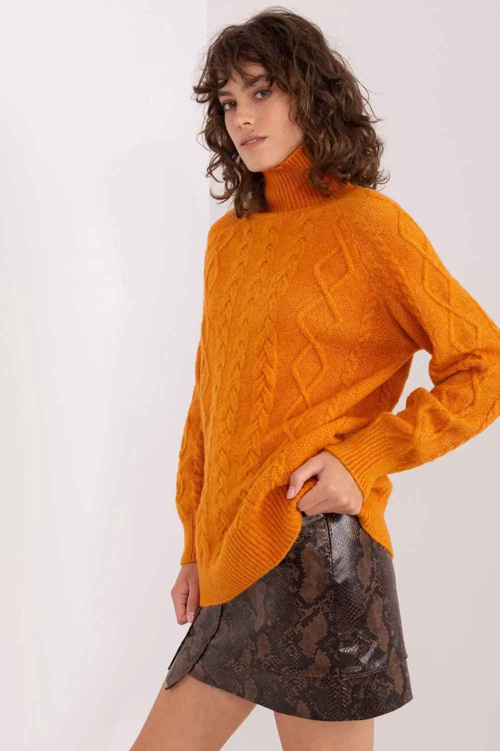 Col roulé orange – Image 2