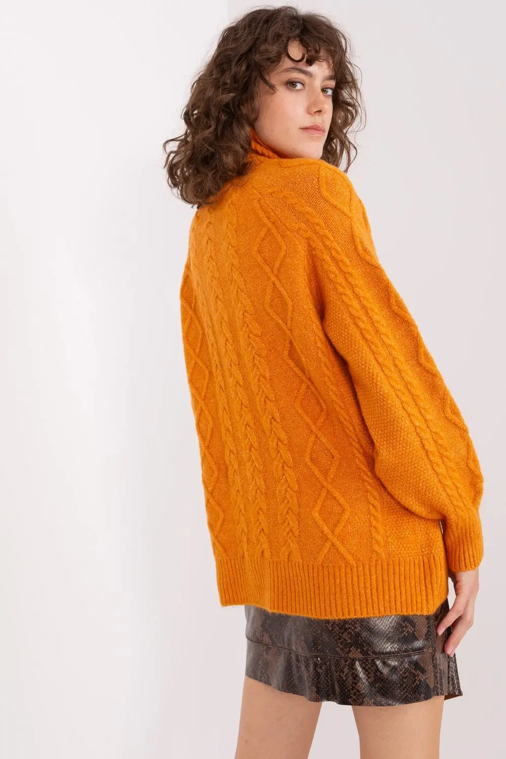 Col roulé orange – Image 3