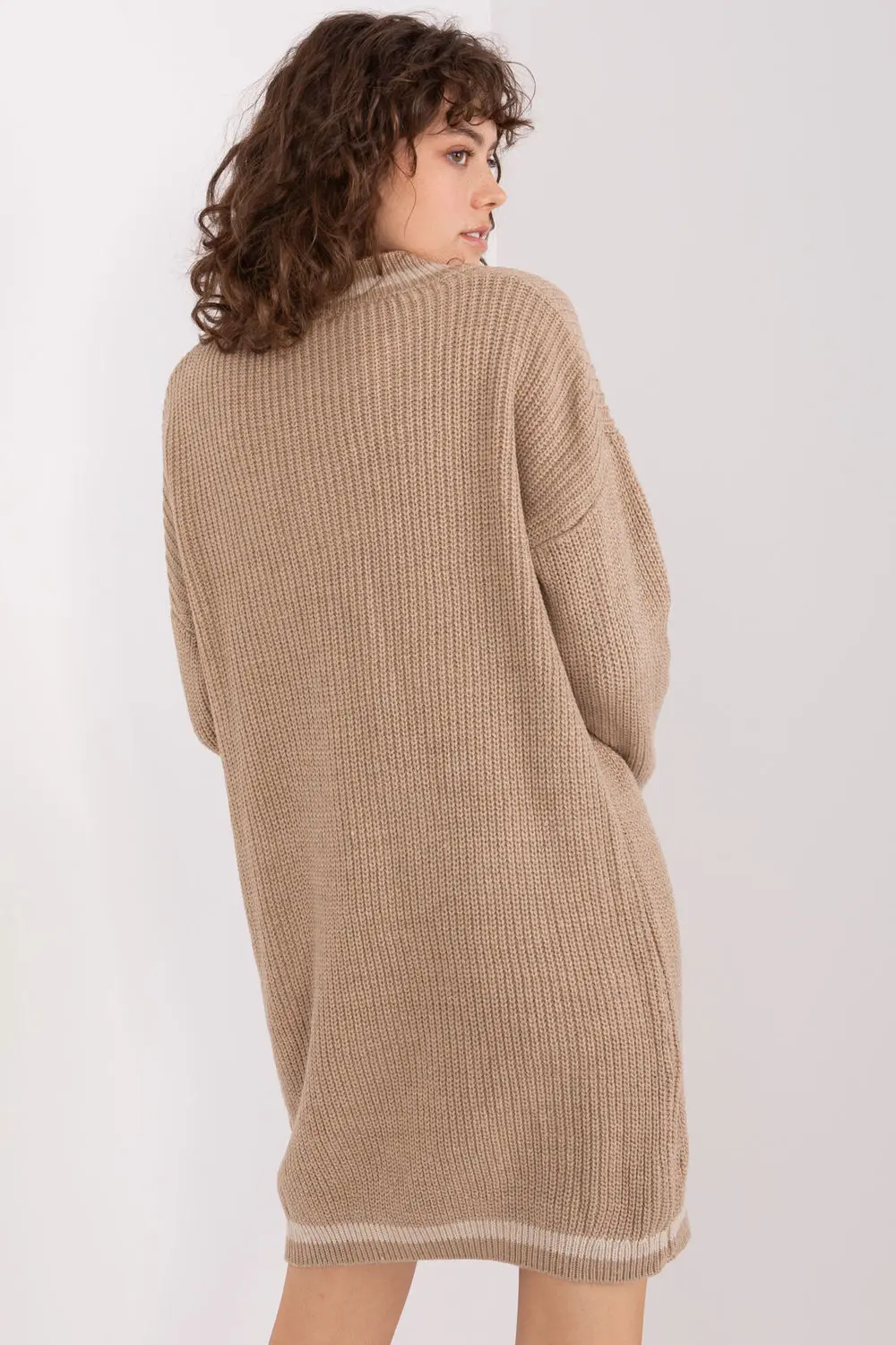 Robe pull beige à manches longues – Image 3