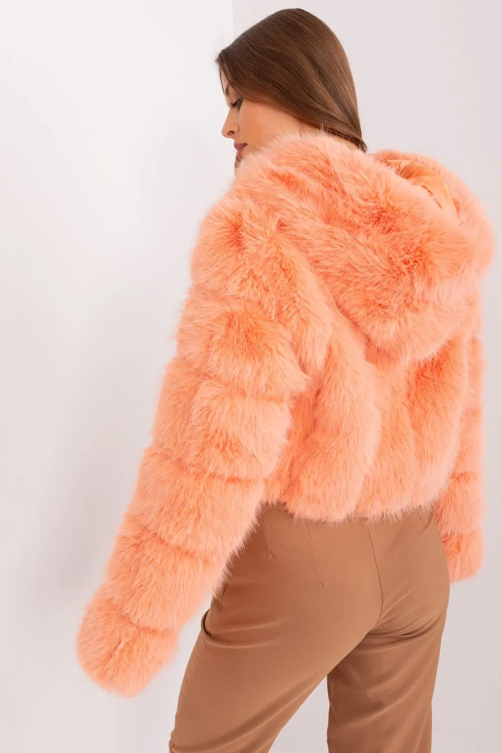 Veste en fausse fourrure orange à capuche – Image 3