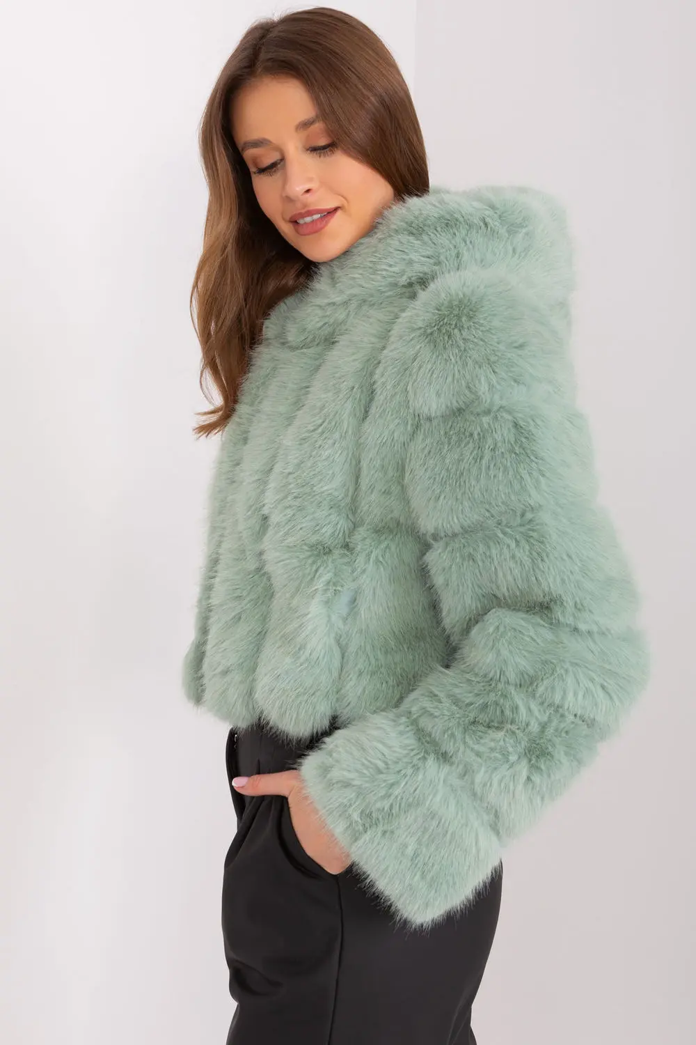 Veste en fausse fourrure verte à capuche – Image 2