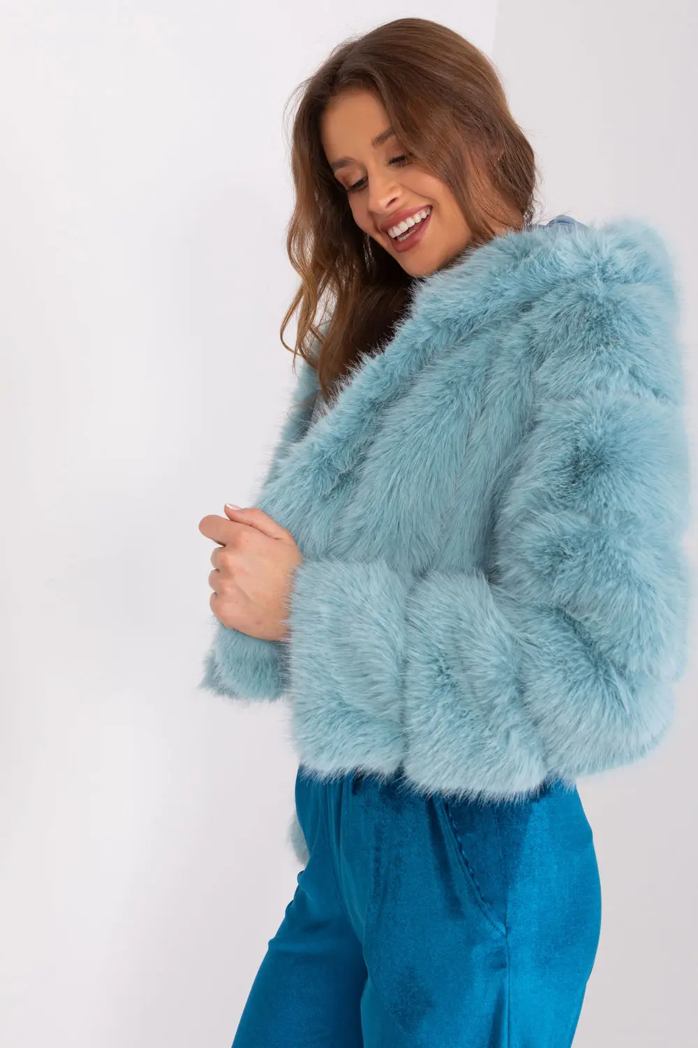 Veste en fausse fourrure verte à capuche – Image 3