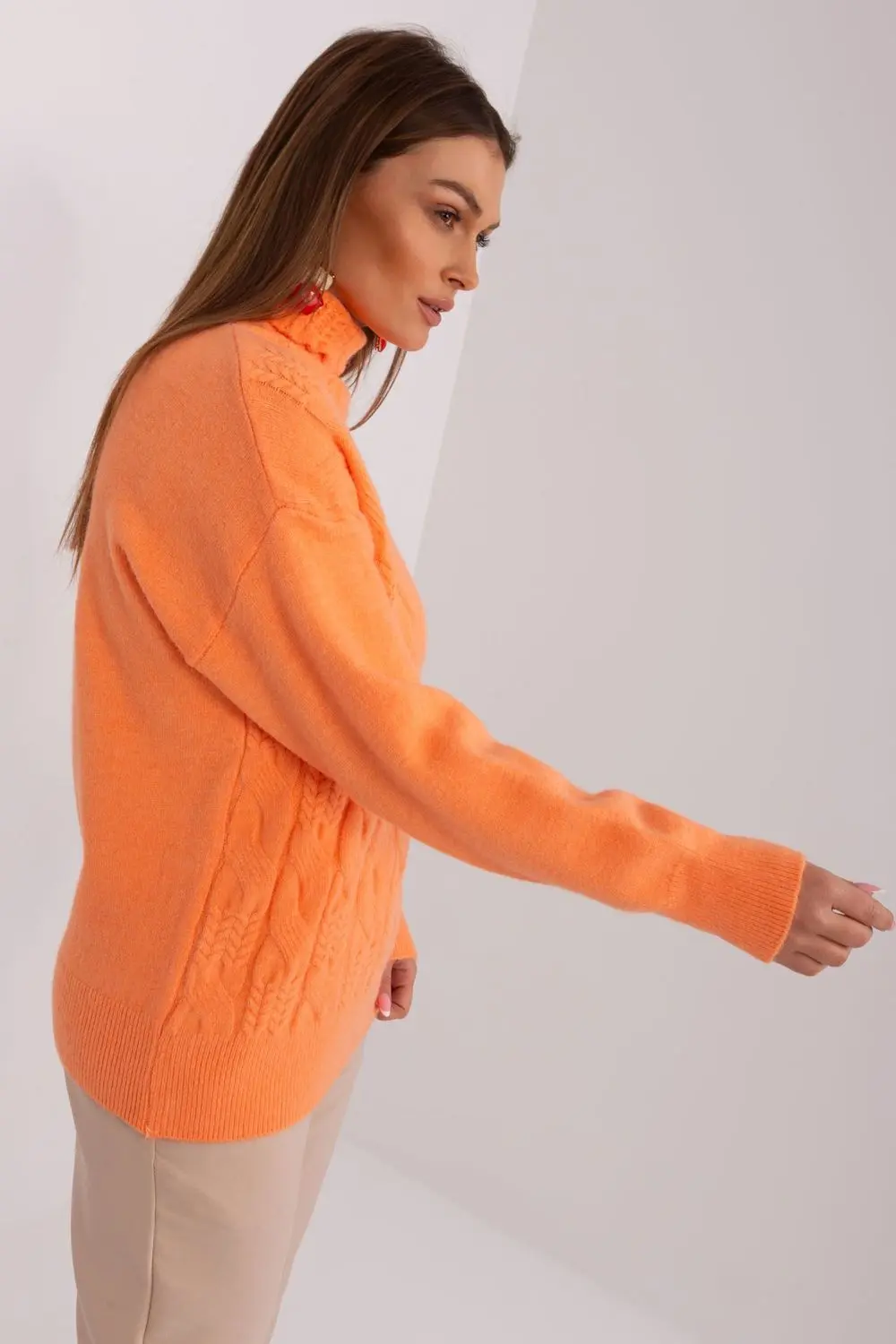 Col roulé orange – Image 2