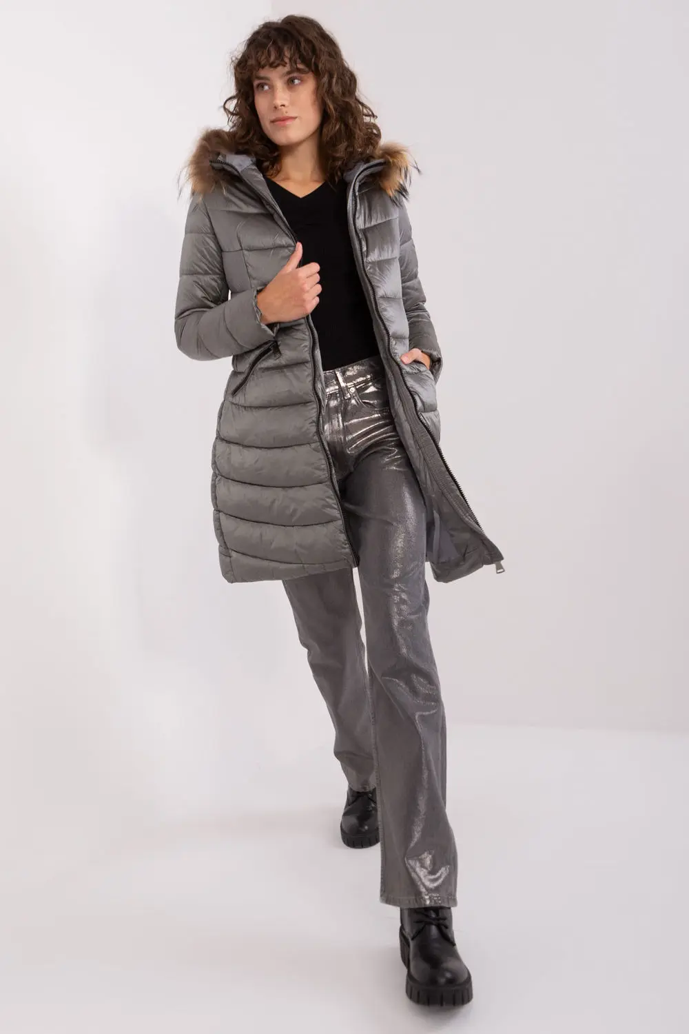 Veste matelassé grise à capuche – Image 3
