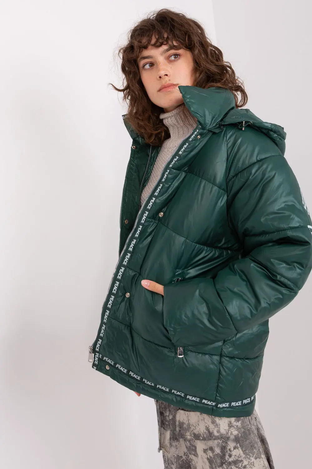 Veste matelassé verte à capuche – Image 2