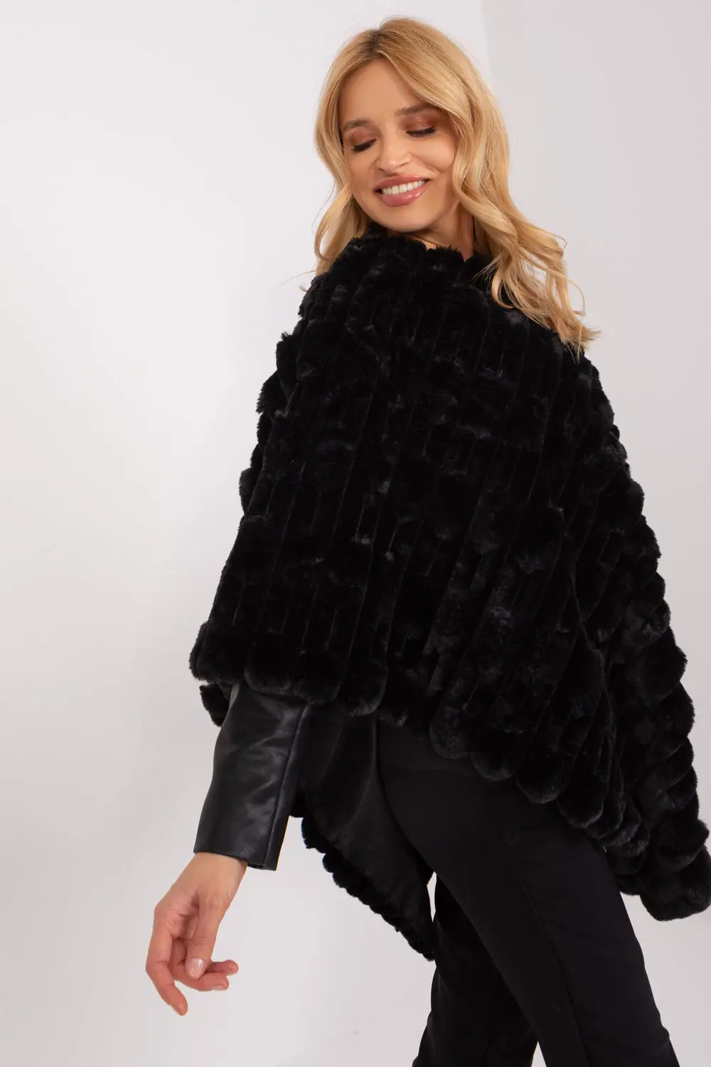 Poncho noir – Image 2