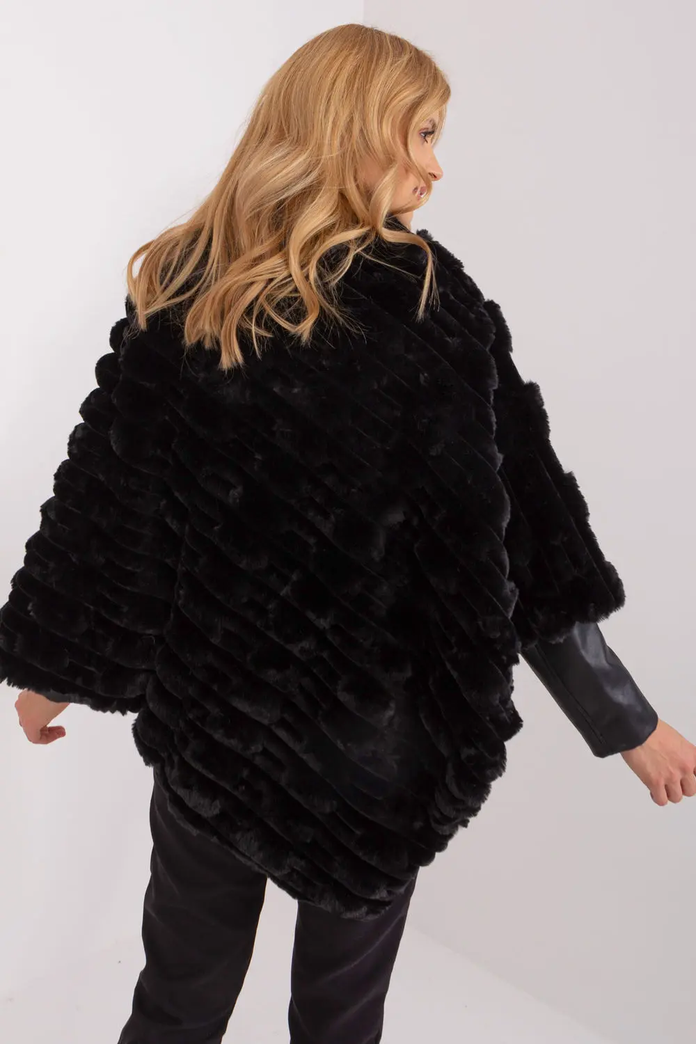 Poncho noir – Image 3