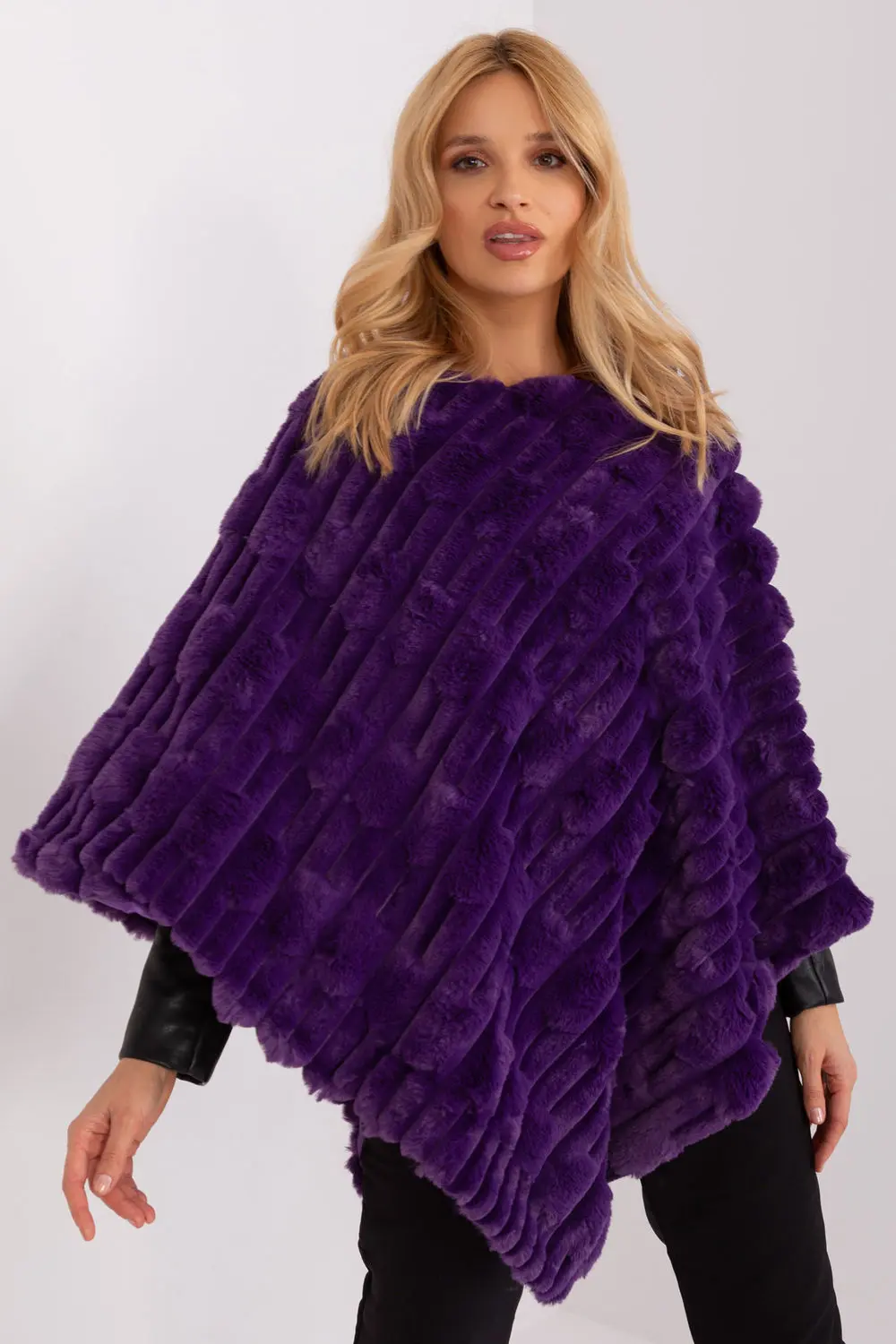 Poncho violet
