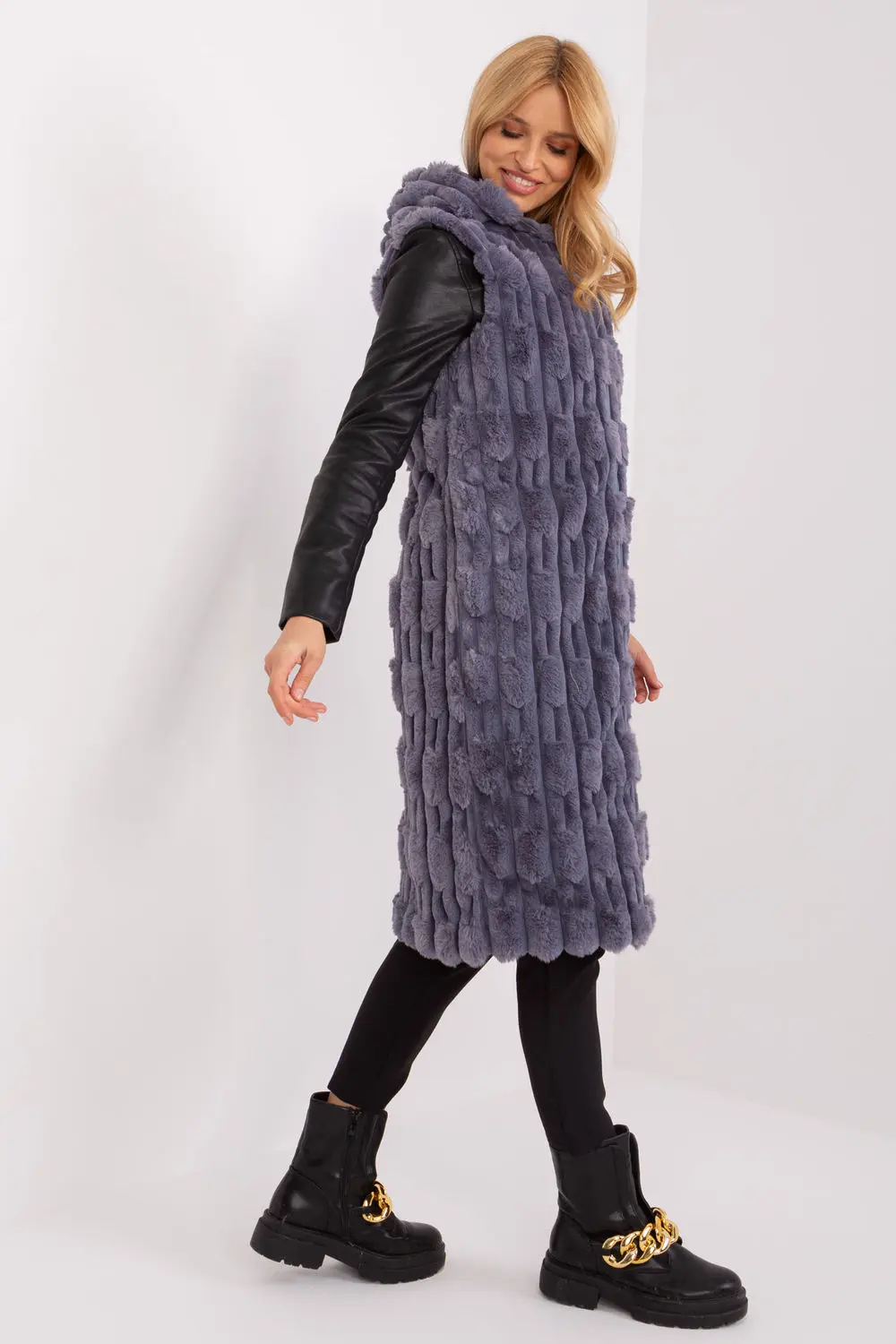 Gilet en fausse fourrure gris à capuche – Image 2