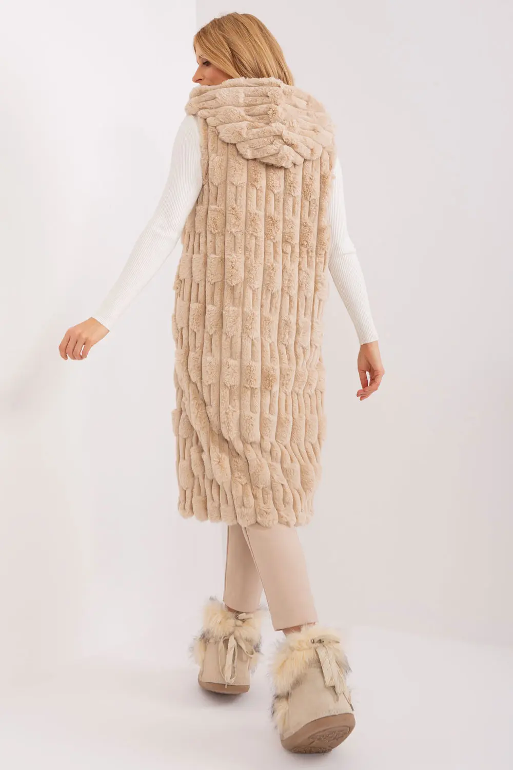 Gilet en fausse fourrure beige à capuche – Image 3