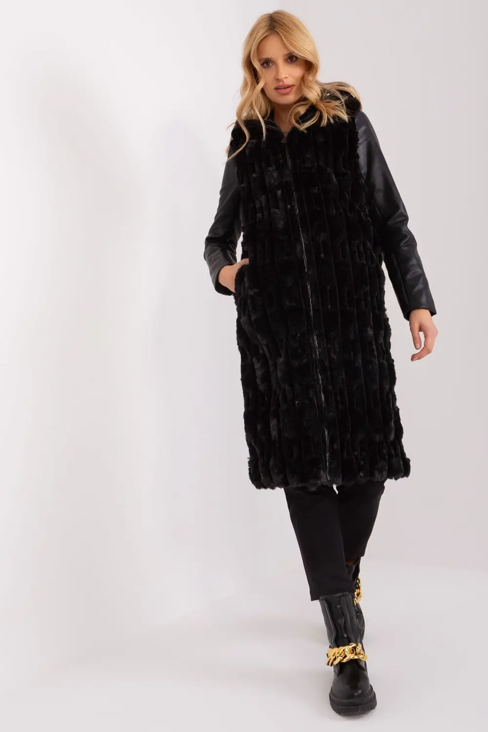 Gilet en fausse fourrure noir à capuche