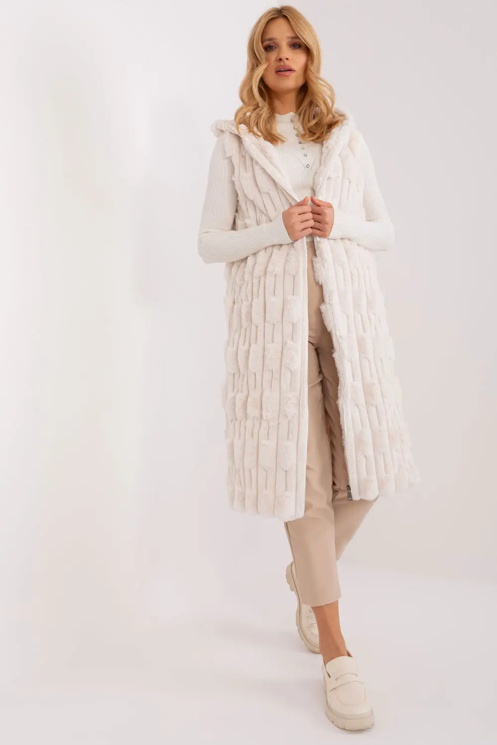 Gilet en fausse fourrure beige à capuche