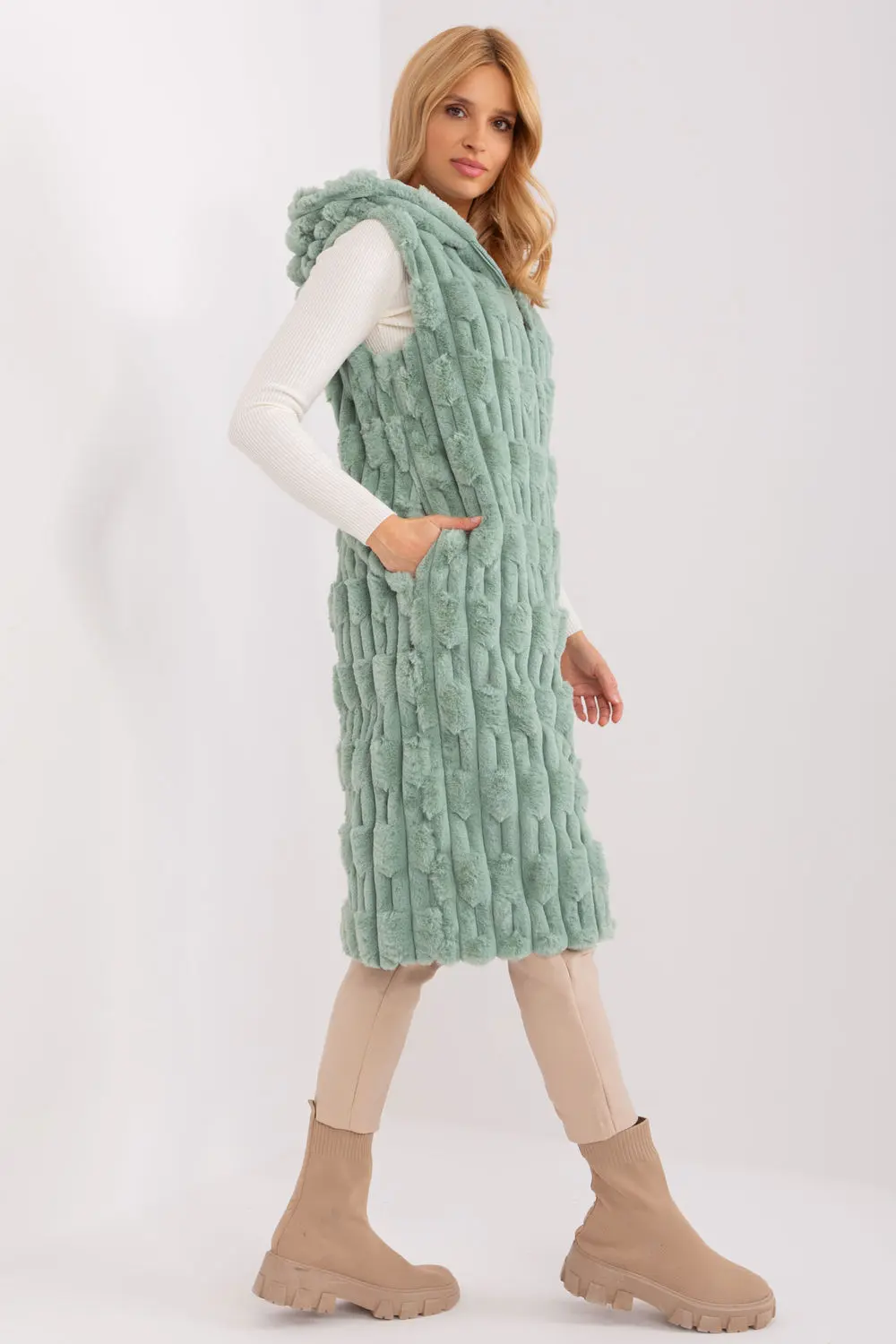 Gilet en fausse fourrure vert à capuche – Image 2