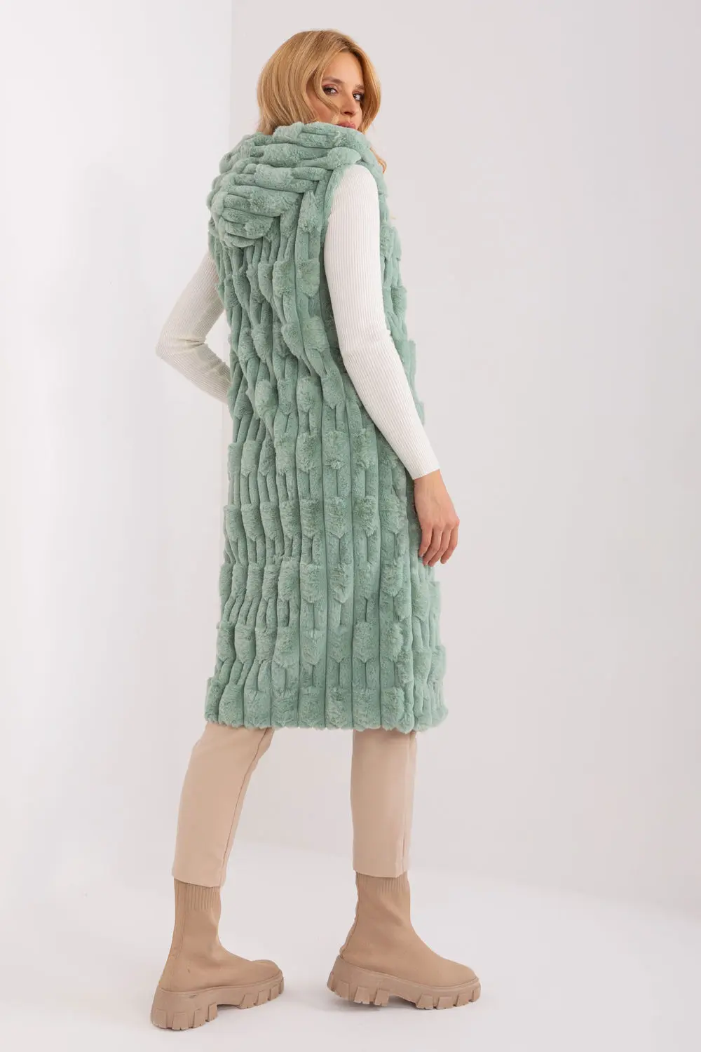 Gilet en fausse fourrure vert à capuche – Image 3