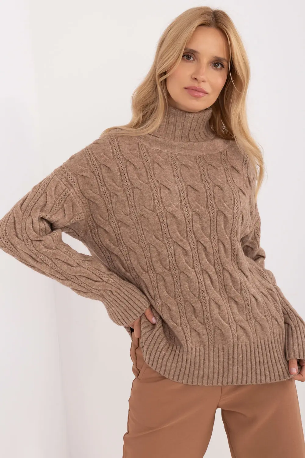 Col roulé beige
